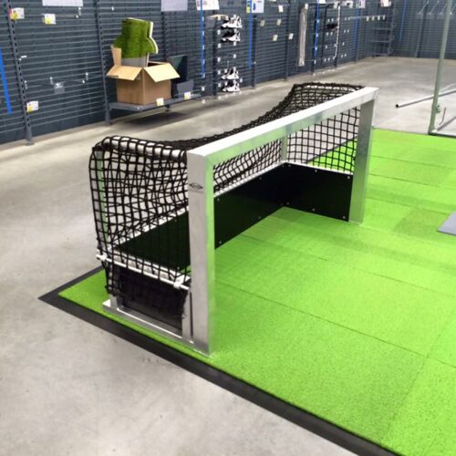 Mini hockeydoelen 45 Onze hockeydoeltjes met houten slagplanken voorzien van rubber zijn speciaal ontworpen voor intensief gebruik en bieden jarenlang speelplezier tegen een zeer voordelige prijs.